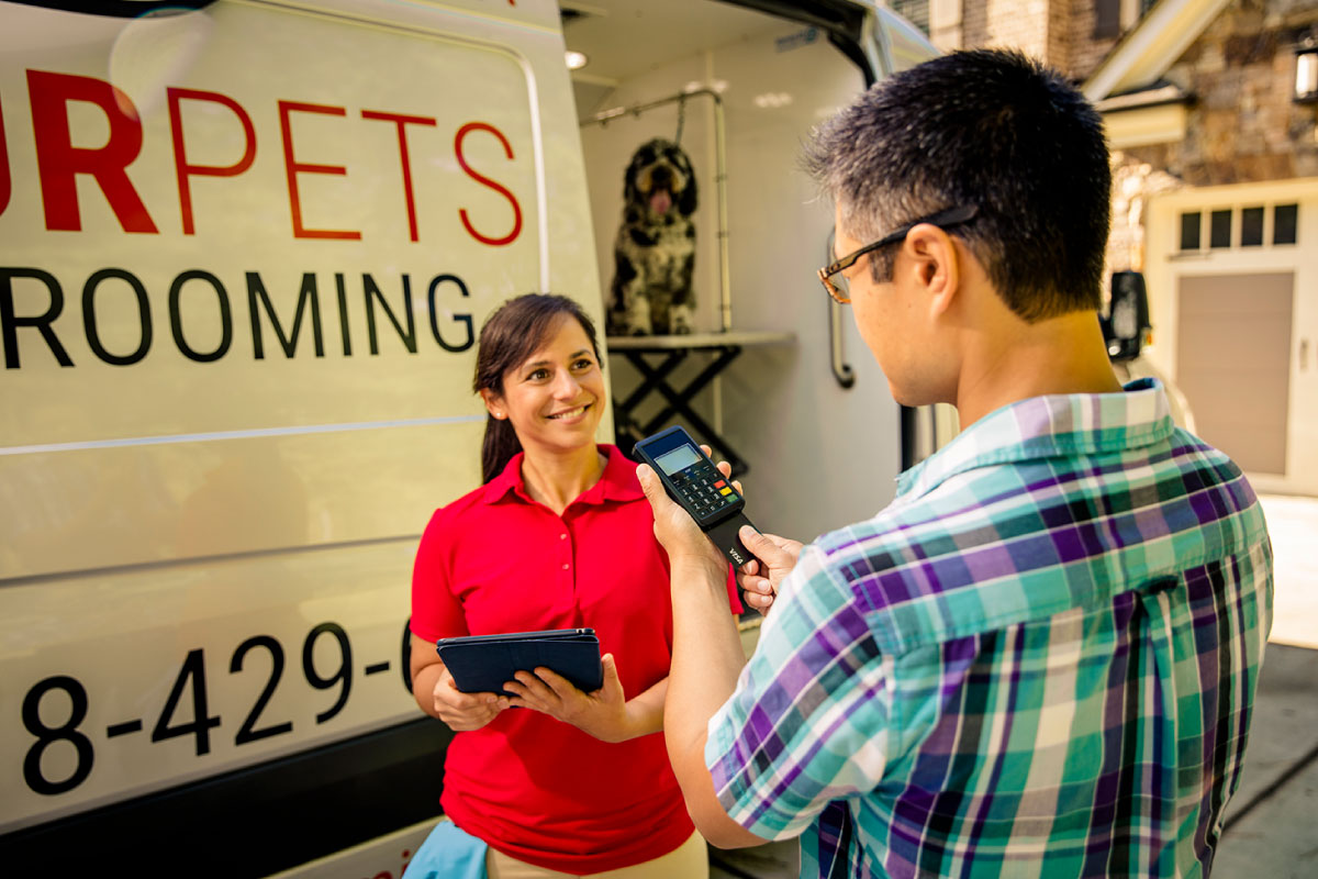 hands_tablet_payment_mobile_online-NEW